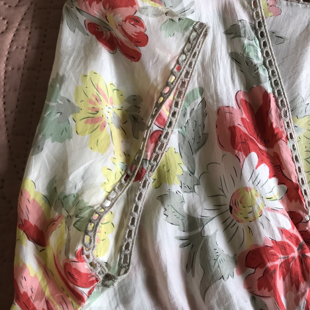 Johnny Was SILK floral blouse top size small - Picture 6 of 6